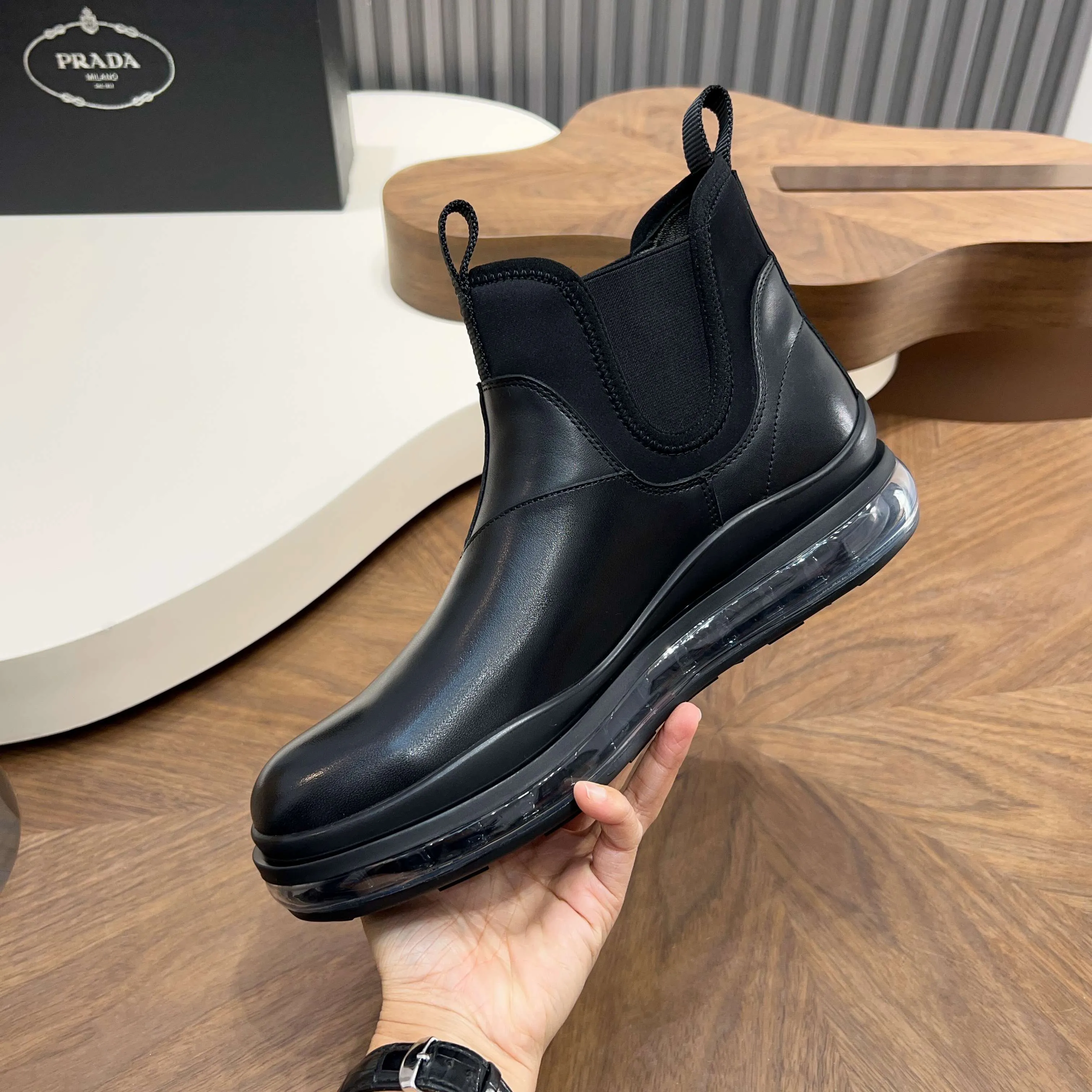 Men's shoes 💰 1000 Prada/Prada Italian show version Pure original men's high-top slip-on air cushion shoes Original super flexible air cushion outsole Silver label PRADA letter logo decoration on the heel Rubber bottom layer High comfort Excellent anti-slip performance Imported waxed cowhide Leather is smooth Leather holes are fine and even Super good texture Slip-on design Geometric carving decoration Novel and unique Full calf leather lining Standard gold-labeled feet. Fine workmanship. Ignore market currency. Support comparison inspection. Size: 38-39-40-41-42-43-44. Standard leather shoe size 45. Order